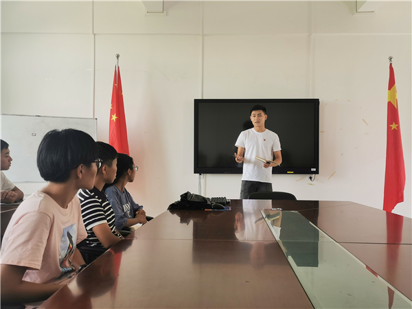 1571621203045063250.jpg 学生党员分享经验.jpg